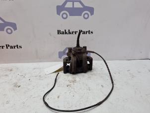 Begagnade Bakre bromsok, höger BMW 1 serie (F20) 116d 1.6 16V Efficient Dynamics Pris € 50,00 Marginaltabell erbjuds av Bakker Parts