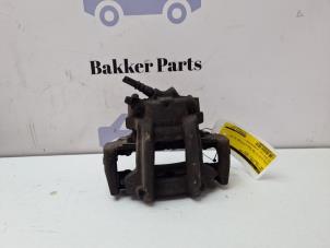 Begagnade Främre bromsok, vänster BMW 1 serie (F20) 116d 1.6 16V Efficient Dynamics Pris € 40,00 Marginaltabell erbjuds av Bakker Parts