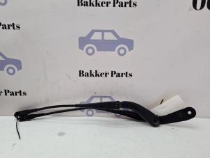 Usagé Kit de bras d'essuie-glace BMW 3 serie (F30) 318i 1.5 TwinPower Turbo 12V Prix € 50,00 Règlement à la marge proposé par Bakker Parts