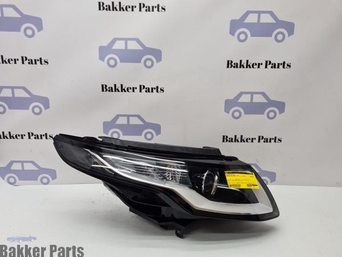 Używane Reflektor prawy Landrover Range Rover Evoque (LVJ/LVS) 2.0 eD 150 16V 5-drs. Cena € 250,00 Procedura marży oferowane przez Bakker Parts
