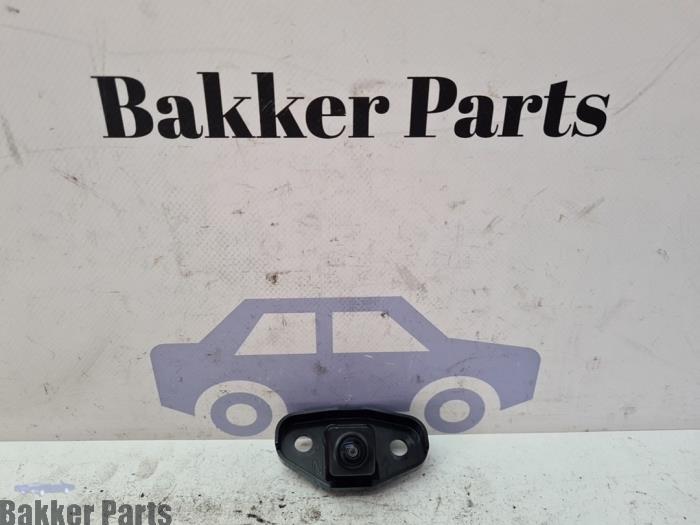 Begagnade Backkamera Toyota Corolla (E21/EA1/EH1) 1.8 16V Hybrid 140 Pris € 100,00 Marginaltabell erbjuds av Bakker Parts