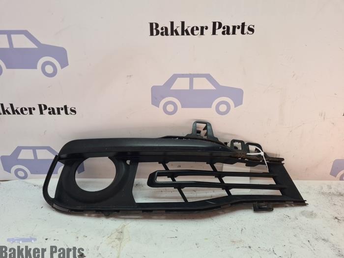 Begagnade Grill BMW 3 serie (F30) 318i 1.5 TwinPower Turbo 12V Pris € 35,00 Marginaltabell erbjuds av Bakker Parts