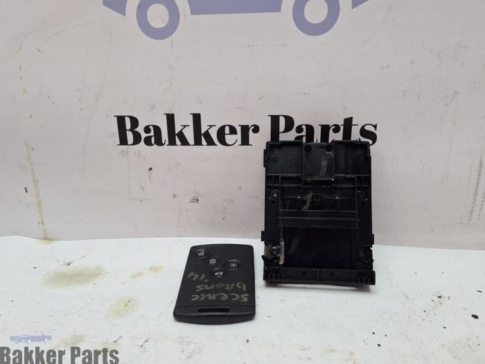 Używane Stacyjka + Kluczyk Renault Grand Scénic III (JZ) 1.2 16V TCe 130 Cena € 50,00 Procedura marży oferowane przez Bakker Parts