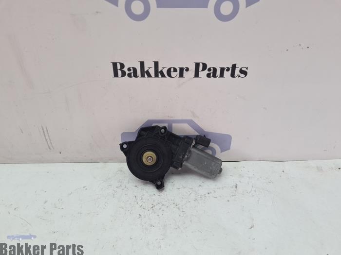 Usados Motor de ventanilla de puerta Fiat Stilo (192A/B) 1.6 16V Precio € 15,00 Norma de margen ofrecido por Bakker Parts