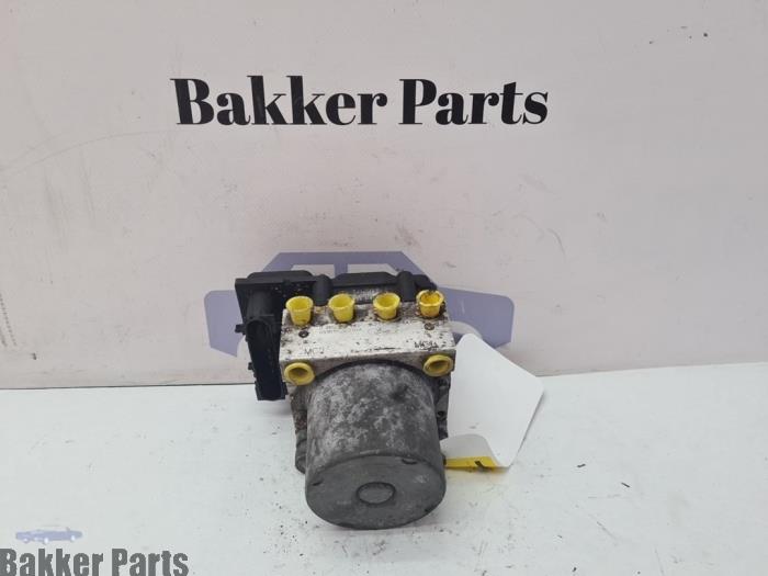 Begagnade ABS-pump Ford Mondeo III 2.2 TDCi 16V Pris € 35,00 Marginaltabell erbjuds av Bakker Parts