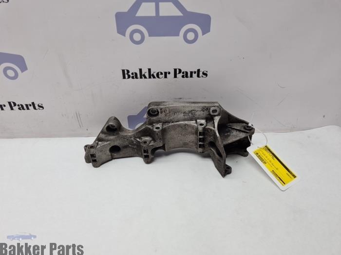 Usagé Support dynamo bas Volkswagen New Beetle (9C1/9G1) 1.8 20V Turbo Prix € 30,00 Règlement à la marge proposé par Bakker Parts