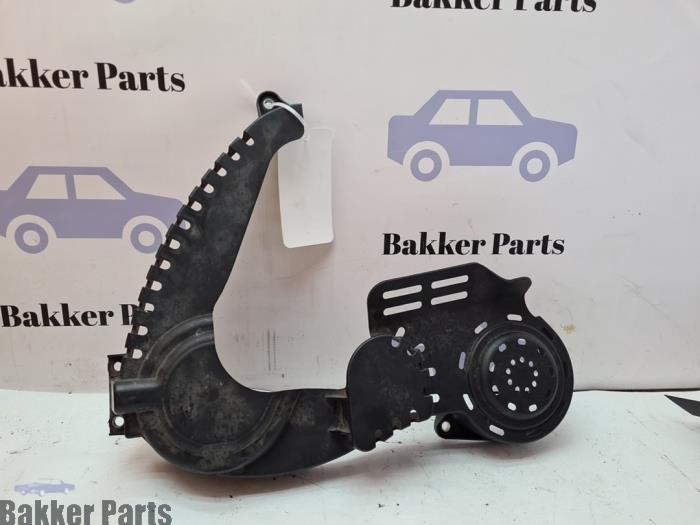 Usagé Couvercle de distribution Ford B-Max (JK8) 1.0 EcoBoost 12V 125 Prix € 20,00 Règlement à la marge proposé par Bakker Parts