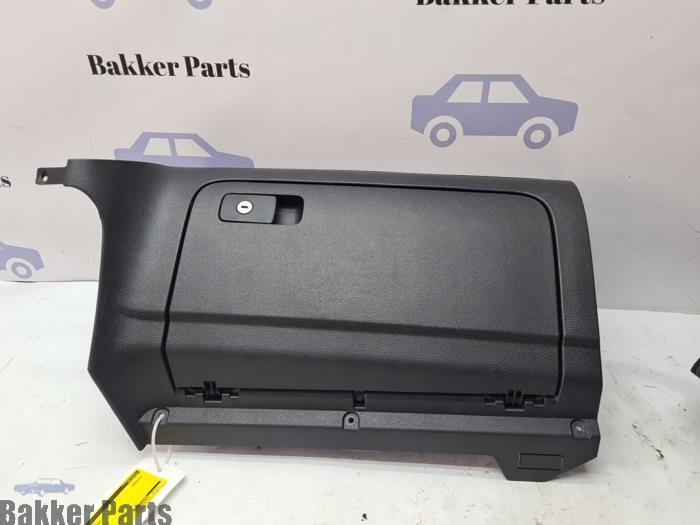 Begagnade Handskfack Volkswagen Golf VI (5K1) 1.4 TSI 122 16V Pris € 30,00 Marginaltabell erbjuds av Bakker Parts