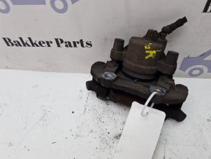 Usados Pinza de freno derecha delante Volvo V40 (MV) 1.6 T3 GTDi 16V Precio € 40,00 Norma de margen ofrecido por Bakker Parts