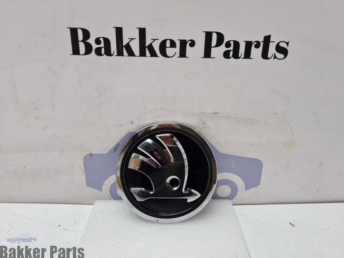 Begagnade Emblem Skoda Enyaq iV (NYAC) 60 Pris € 25,00 Marginaltabell erbjuds av Bakker Parts