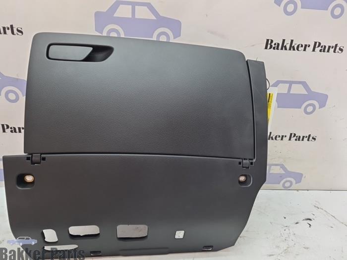 Begagnade Handskfack Audi A3 Sportback (8VA/8VF) 1.4 TFSI 16V Pris € 30,00 Marginaltabell erbjuds av Bakker Parts