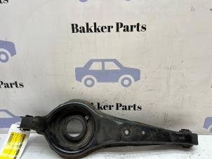Begagnade Bakre undre gaffelben, vänster Ford Focus C-Max 2.0 16V Pris € 40,00 Marginaltabell erbjuds av Bakker Parts