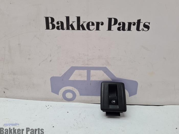 Usados Interruptor de ventanilla eléctrica Volkswagen Scirocco (137/13AD) 1.4 TSI 160 16V Precio € 15,00 Norma de margen ofrecido por Bakker Parts