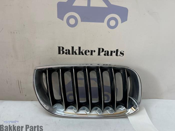 Używane Grill BMW X3 (E83) 3.0i xDrive 24V Cena € 30,00 Procedura marży oferowane przez Bakker Parts