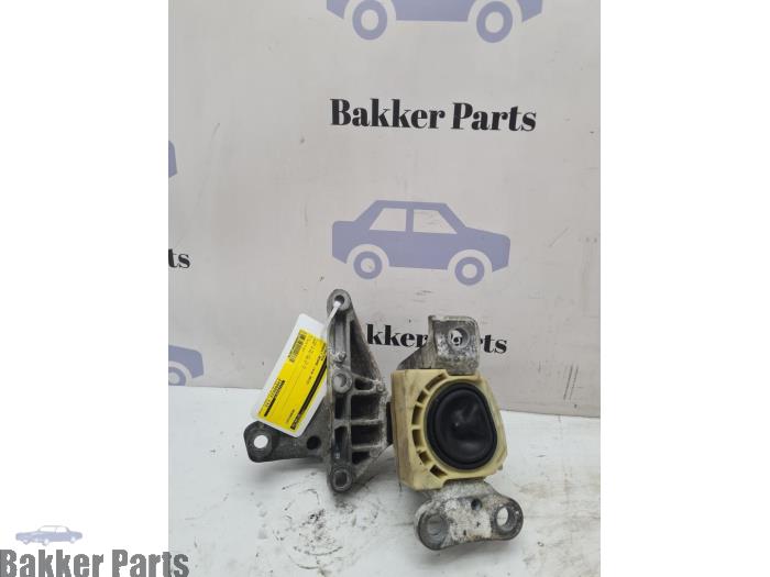 Used Engine mount Renault Megane III Grandtour (KZ) 1.5 dCi 110 Price € 40,00 Margin scheme offered by Bakker Parts