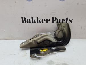 Begagnade Gångjärn, motorhuv Seat Ibiza IV (6J5) 1.2 12V Pris € 15,00 Marginaltabell erbjuds av Bakker Parts
