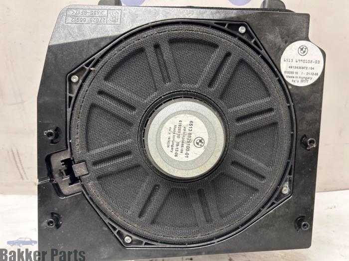 Używane Subwoofer BMW X3 (E83) 3.0i xDrive 24V Cena € 40,00 Procedura marży oferowane przez Bakker Parts