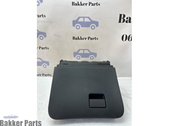 Begagnade Handskfack Nissan Juke (F15) 1.6 16V Pris € 50,00 Marginaltabell erbjuds av Bakker Parts