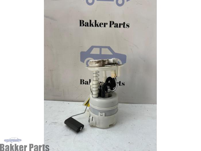 Used Petrol pump Nissan Juke (F15) 1.6 16V Price € 75,00 Margin scheme offered by Bakker Parts