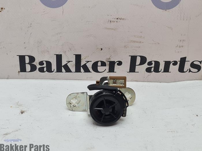Begagnade Diskanthögtalare Nissan Juke (F15) 1.6 16V Pris € 17,50 Marginaltabell erbjuds av Bakker Parts