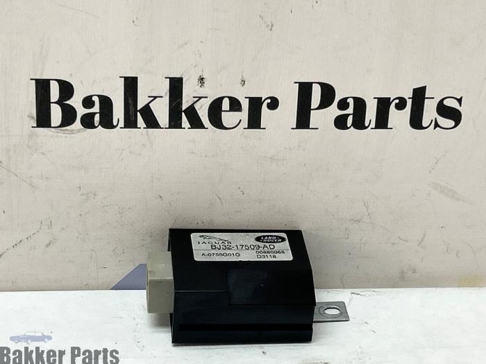 Używane Modul wycieraczek Landrover Range Rover Evoque (LVJ/LVS) 2.0 D 150 16V 5-drs. Cena € 40,00 Procedura marży oferowane przez Bakker Parts