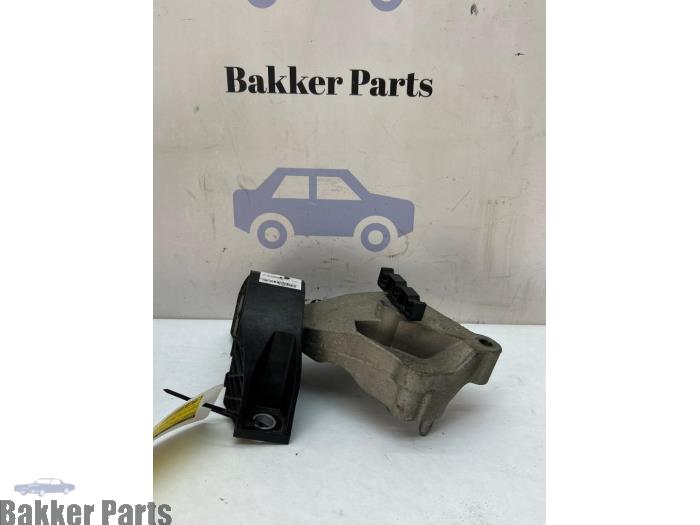 Usagé Support moteur Renault Clio IV (5R) 0.9 Energy TCE 90 12V Prix € 30,00 Règlement à la marge proposé par Bakker Parts