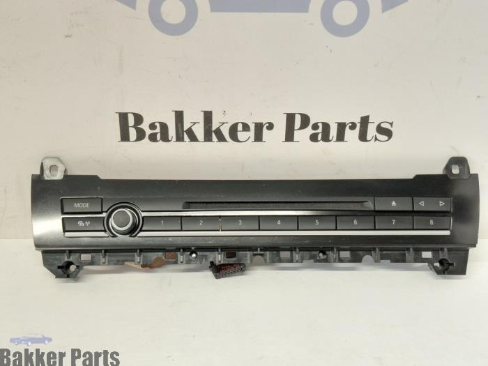 Używane Panel obslugi radia BMW 5 serie (F10) 520d 16V Cena € 50,00 Procedura marży oferowane przez Bakker Parts