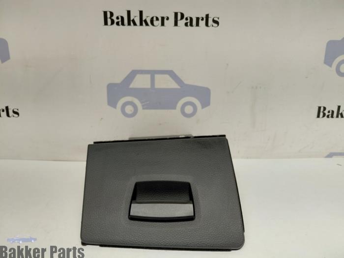 Begagnade Handskfack BMW 5 serie (F10) 520d 16V Pris € 30,00 Marginaltabell erbjuds av Bakker Parts