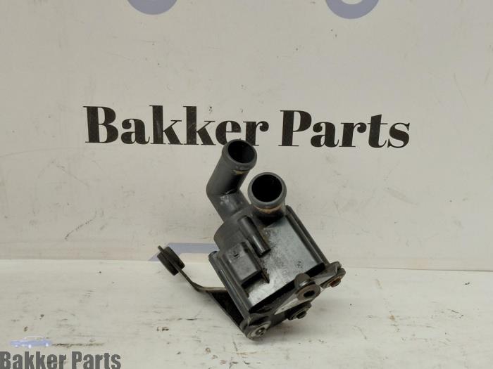 Używane Pompa wodna BMW 5 serie (F10) 520d 16V Cena € 75,00 Procedura marży oferowane przez Bakker Parts