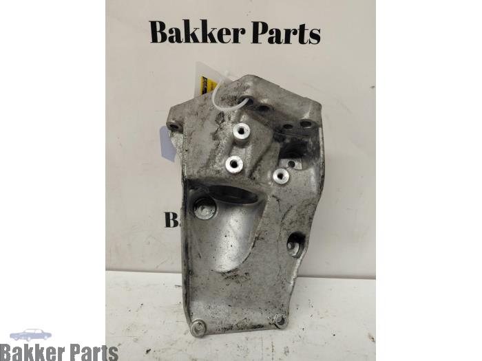 Used Engine mount Volvo V60 II (ZW) 2.0 B4 16V Mild Hybrid Geartronic Price € 50,00 Margin scheme offered by Bakker Parts