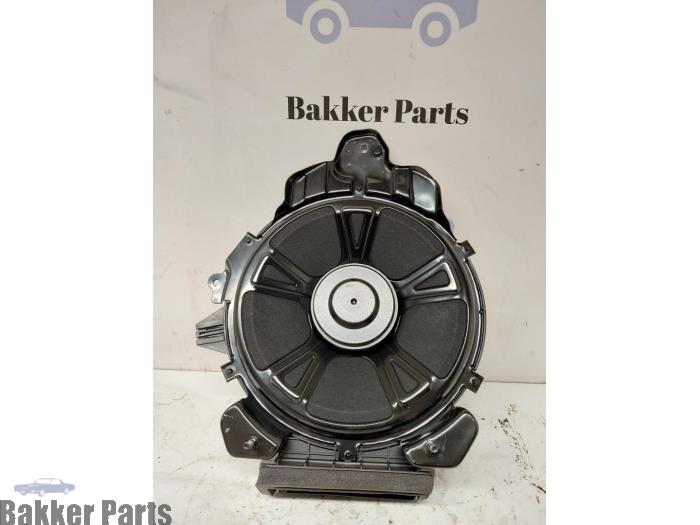 Begagnade Bashögtalare Volvo V60 II (ZW) 2.0 B4 16V Mild Hybrid Geartronic Pris € 120,00 Marginaltabell erbjuds av Bakker Parts