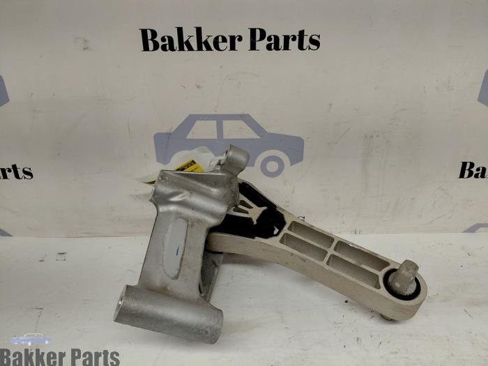 Used Engine mount Volvo V60 II (ZW) 2.0 B4 16V Mild Hybrid Geartronic Price € 90,00 Margin scheme offered by Bakker Parts