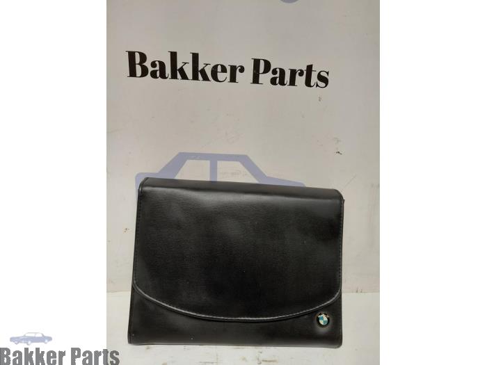 Używane Instrukcja BMW 3 serie (F30) 328i 2.0 16V Cena € 30,00 Procedura marży oferowane przez Bakker Parts