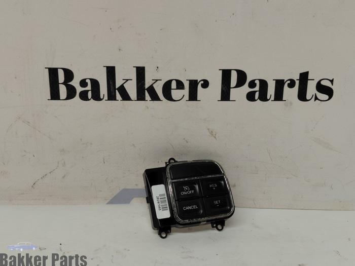 Używane Obsluga tempomatu Dodge Ram 1500 (DS/DJ/D2) 5.7 V8 Hemi 1500 4x4 Cena € 45,00 Procedura marży oferowane przez Bakker Parts