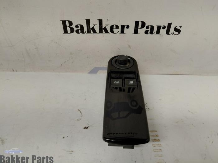 Usados Interruptor de ventanilla eléctrica Renault Clio IV (5R) 0.9 Energy TCE 90 12V Precio € 20,00 Norma de margen ofrecido por Bakker Parts
