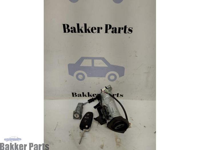 Używane Stacyjka + Kluczyk Audi Q2 (GAB/GAG) 1.4 TFSI 16V Cena € 99,00 Procedura marży oferowane przez Bakker Parts
