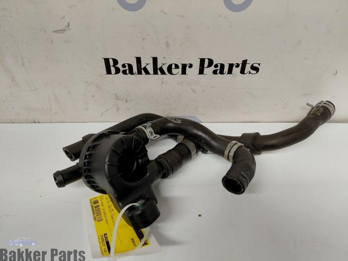 Begagnade Extra vattenpump Volvo V60 II (ZW) 2.0 B4 16V Mild Hybrid Geartronic Pris € 100,00 Marginaltabell erbjuds av Bakker Parts