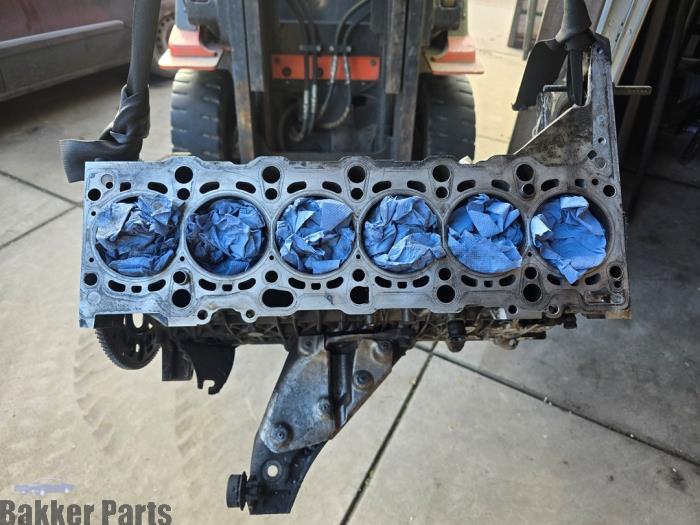 Used Engine crankcase BMW X5 (E70) xDrive 30d 3.0 24V Price € 750,00 Margin scheme offered by Bakker Parts