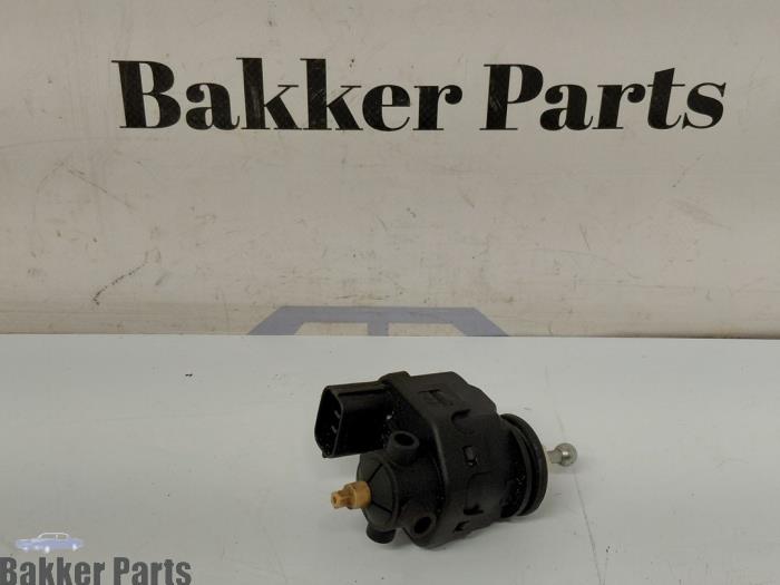 Używane Silnik reflektora Suzuki Swift (ZA/ZC/ZD1/2/3/9) 1.3 VVT 16V Cena € 20,00 Procedura marży oferowane przez Bakker Parts