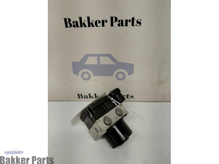 Begagnade ABS-pump Toyota Yaris II (P9) 1.3 16V VVT-i Pris € 75,00 Marginaltabell erbjuds av Bakker Parts