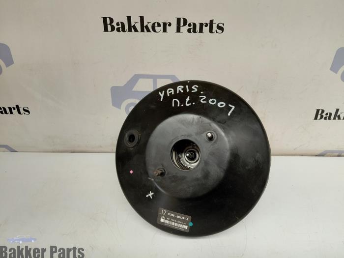 Begagnade Bromsservo Toyota Yaris II (P9) 1.0 12V VVT-i Pris € 30,00 Marginaltabell erbjuds av Bakker Parts