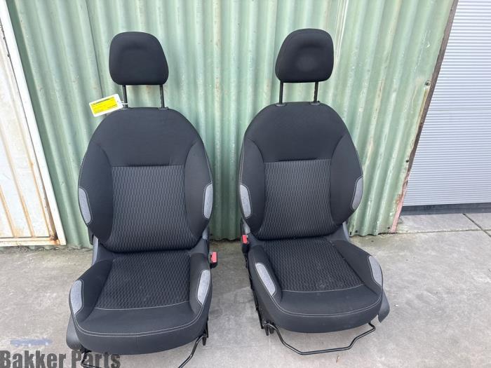 Gebrauchte Sitzen L + R Peugeot 208 I (CA/CC/CK/CL) 1.2 Vti 12V PureTech 82 Preis € 150,00 Margenregelung angeboten von Bakker Parts