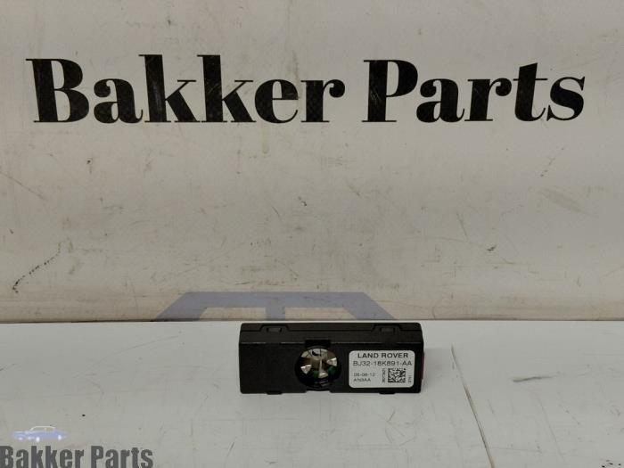 Używane Antena Landrover Range Rover Evoque (LVJ/LVS) 2.2 eD4 16V 5-drs. Cena € 25,00 Procedura marży oferowane przez Bakker Parts