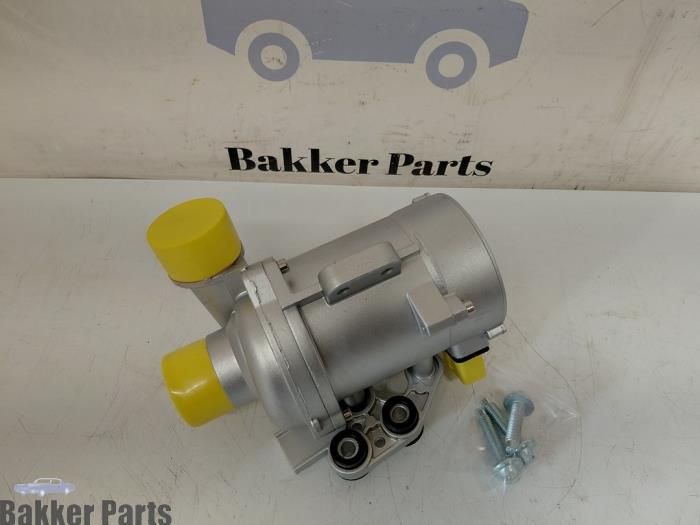 Nya Extra vattenpump BMW 5-Serie Pris € 211,75 Inklusive moms erbjuds av Bakker Parts