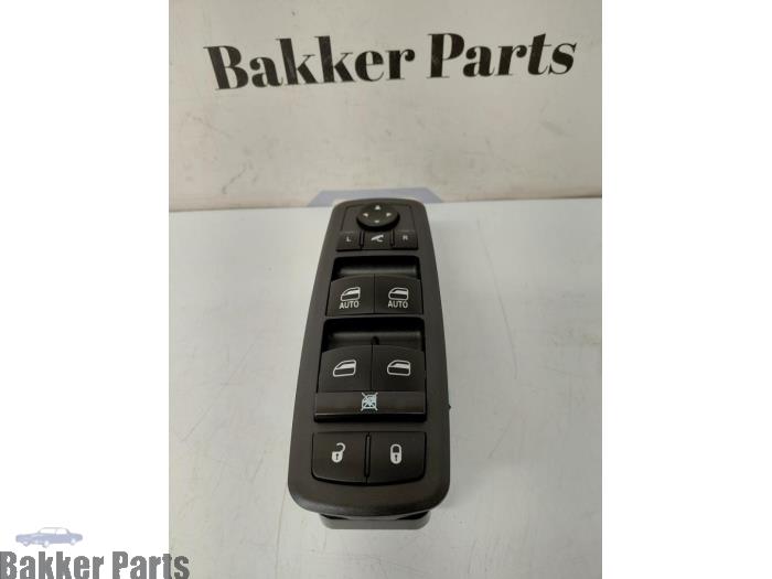 Nuevos Interruptor combinado de ventanillas Dodge RAM Precio € 121,00 IVA incluido ofrecido por Bakker Parts