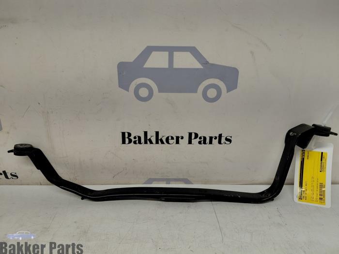 Fuel tank mounting bracket