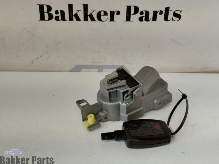 Używane Stacyjka + Kluczyk Volvo C30 (EK/MK) 1.6 D 16V Cena € 75,00 Procedura marży oferowane przez Bakker Parts