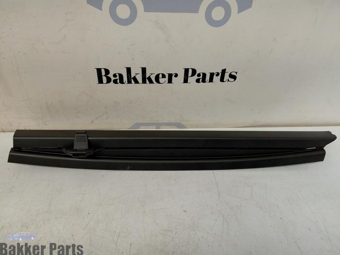 Używane Daszek BMW X5 (E53) 4.4 V8 32V Cena € 45,00 Procedura marży oferowane przez Bakker Parts