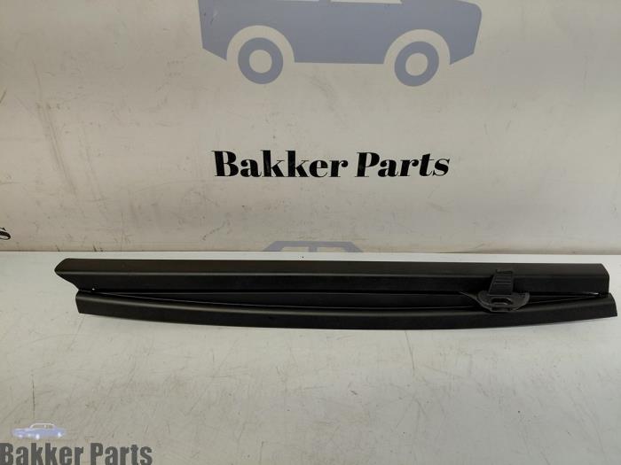 Używane Daszek BMW X5 (E53) 4.4 V8 32V Cena € 45,00 Procedura marży oferowane przez Bakker Parts
