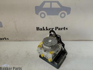 Bloc ABS d'un Audi A3 Limousine (8VS/8VM) 2.0 TFSI 16V Quattro 2013